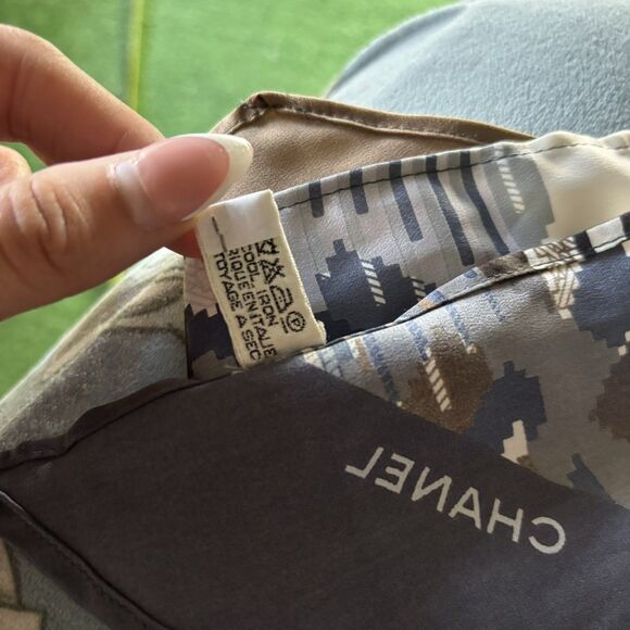 Authentic CHANEL Silk Logo Scarf CC Blue Triangle Square Abstract - Picture 4 of 7